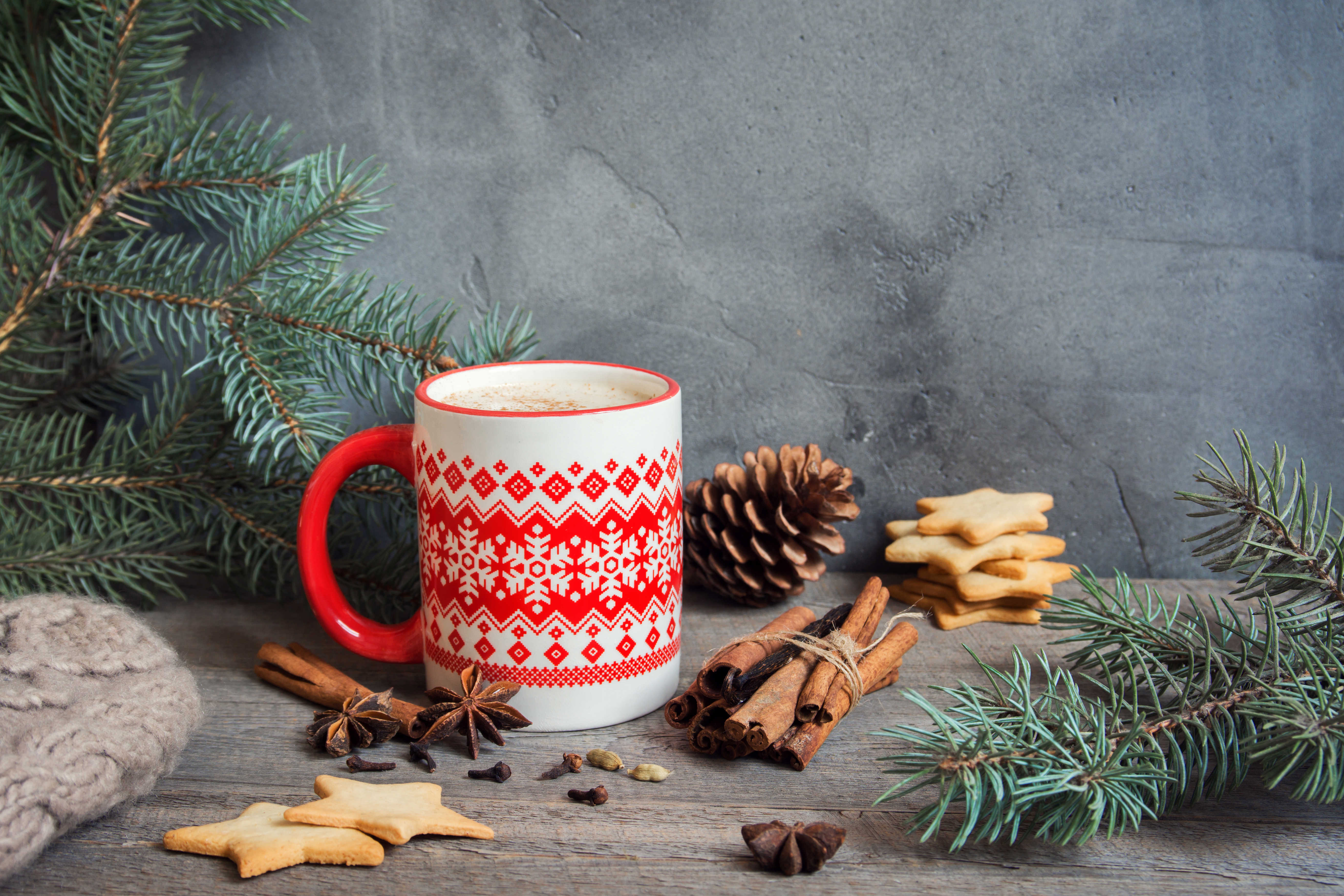 Julekrus, kager og gran