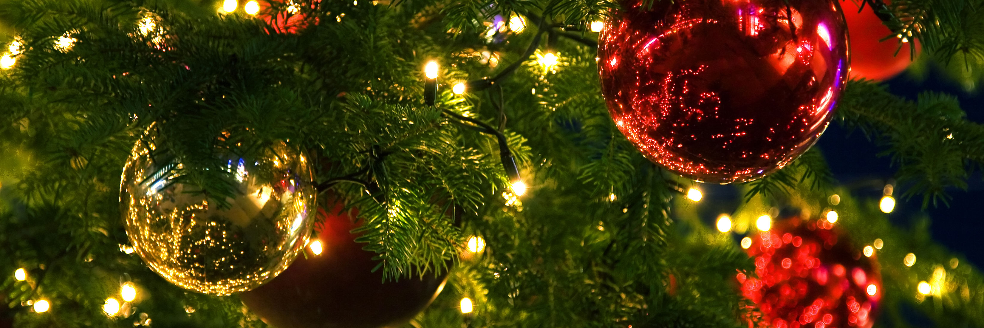 Juletræ med julekugler