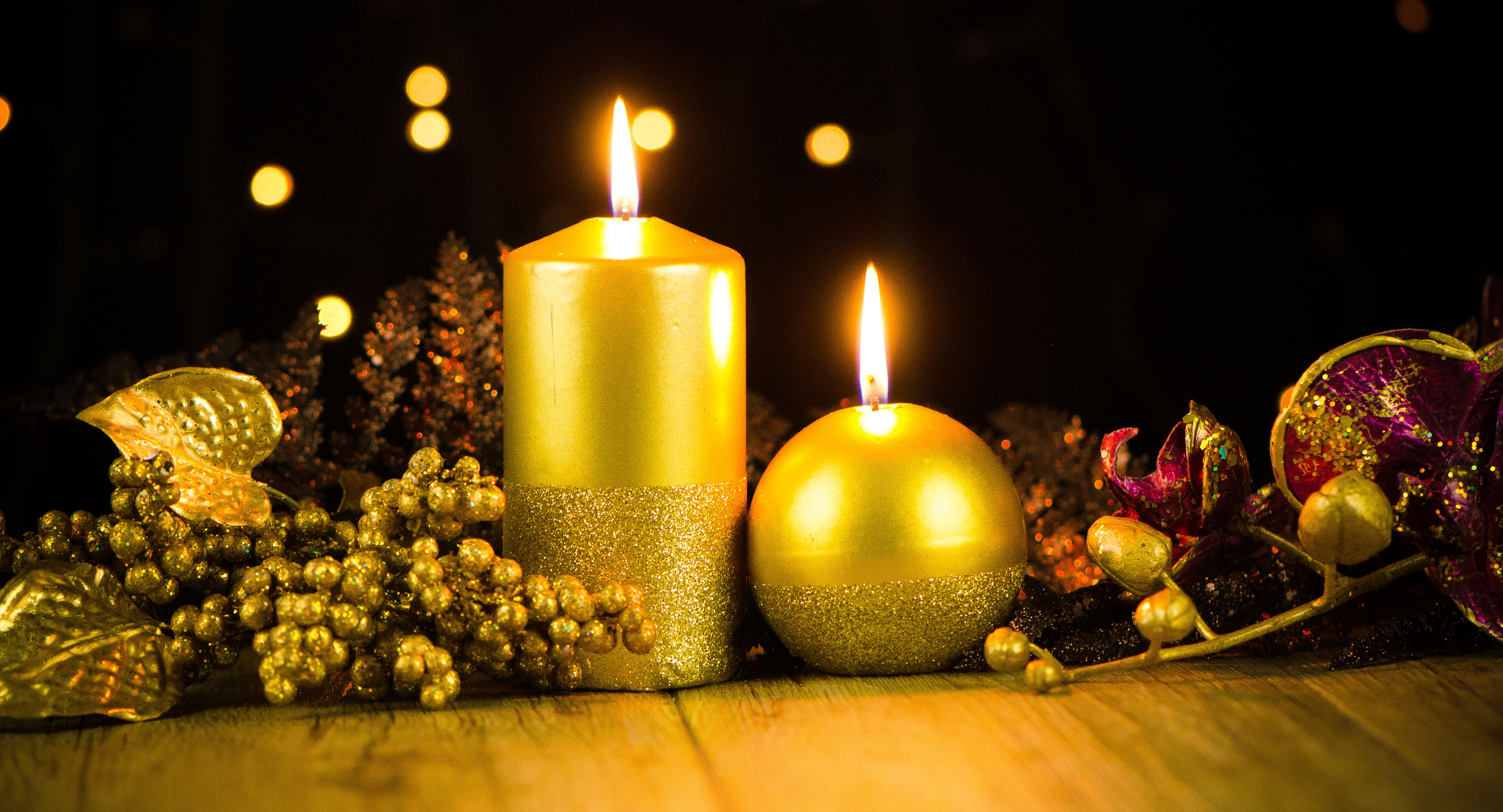 Lys og glitrende julepynt