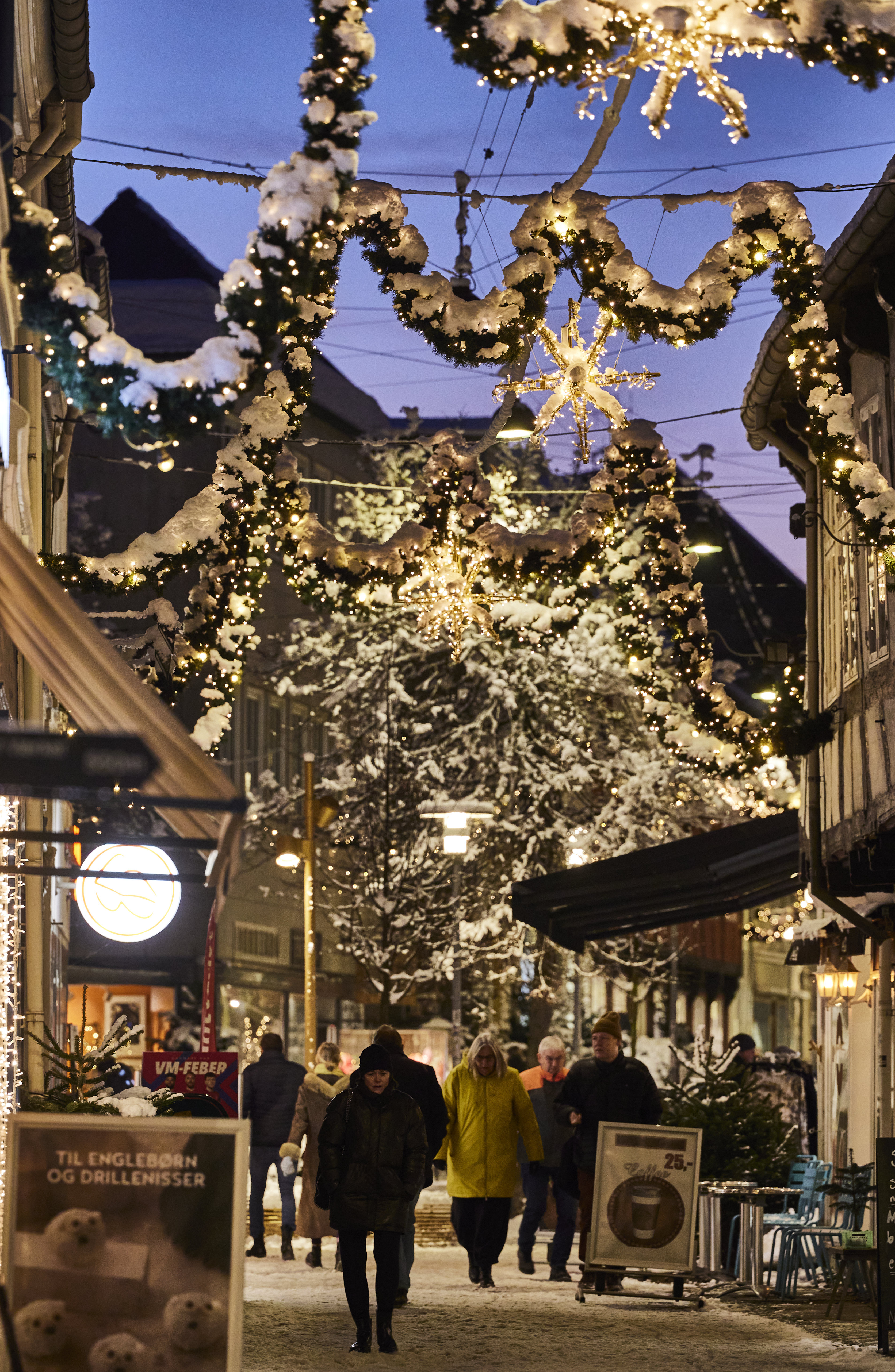 Sne på guirlanderne i Randers City