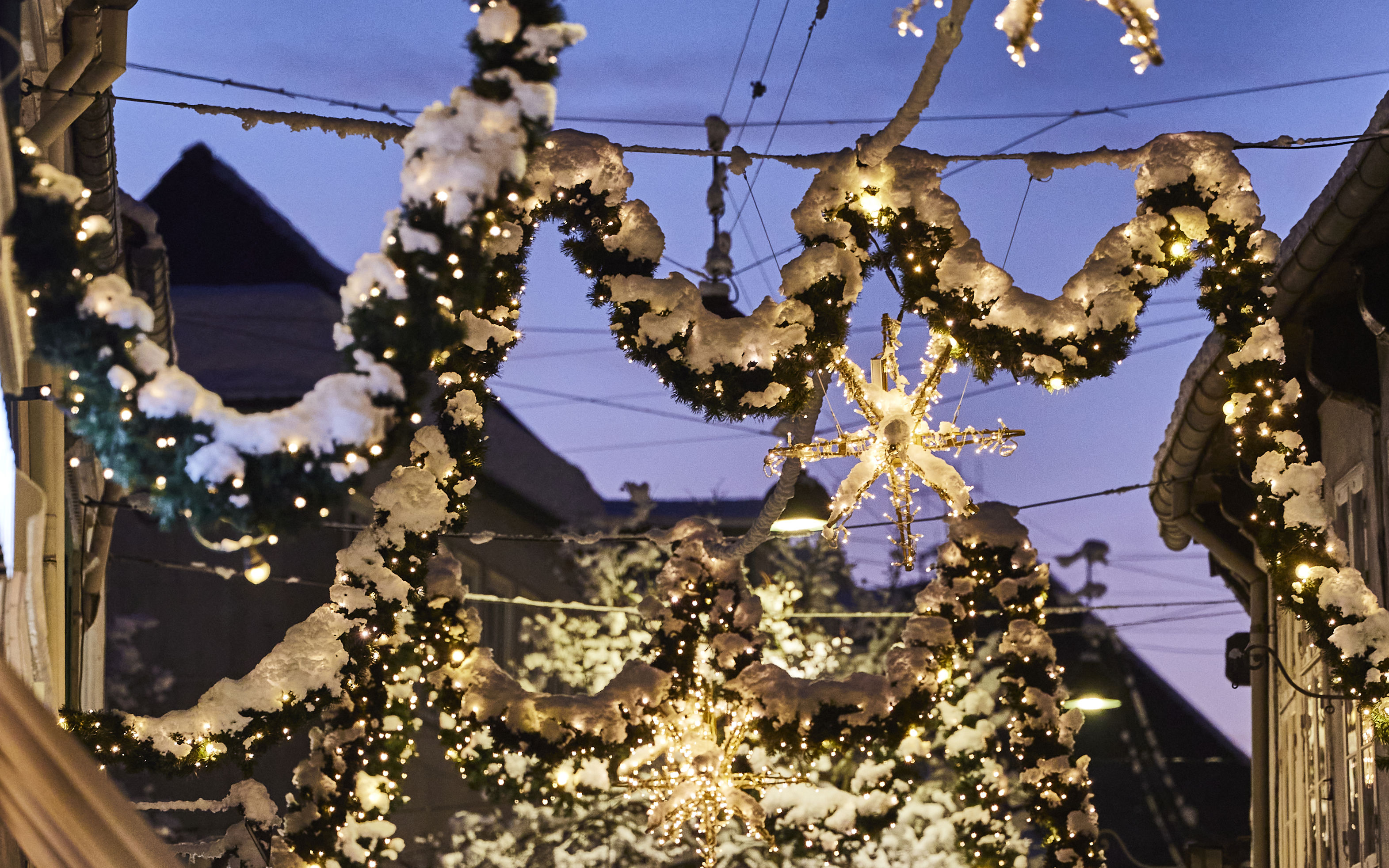 Sne på guirlanderne i Randers City