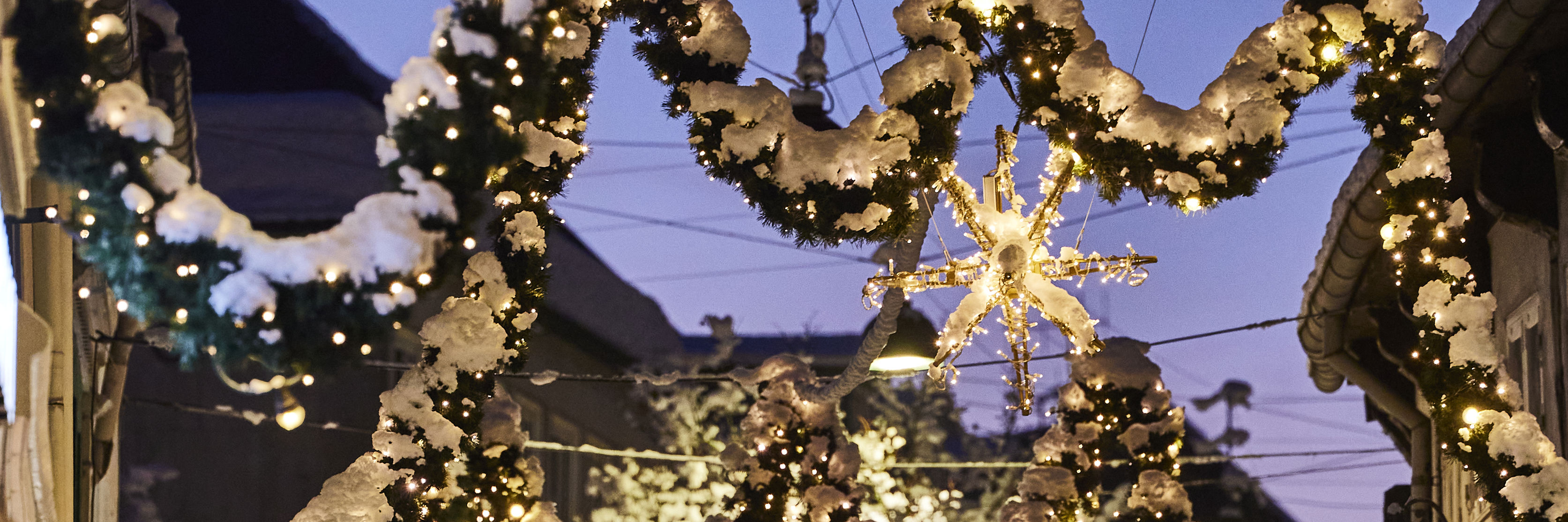 Sne på guirlanderne i Randers City