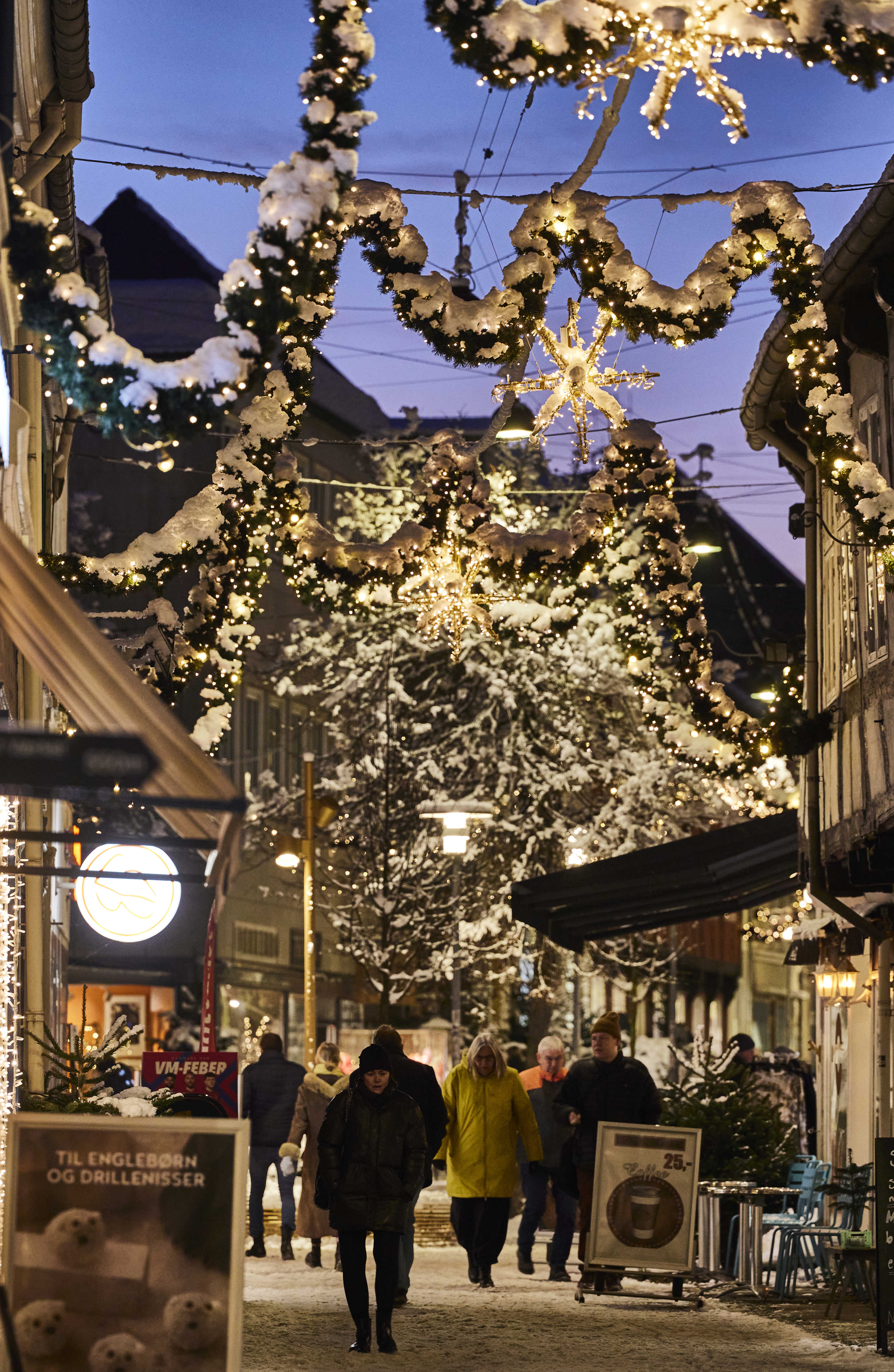 Sne på guirlanderne i Randers City
