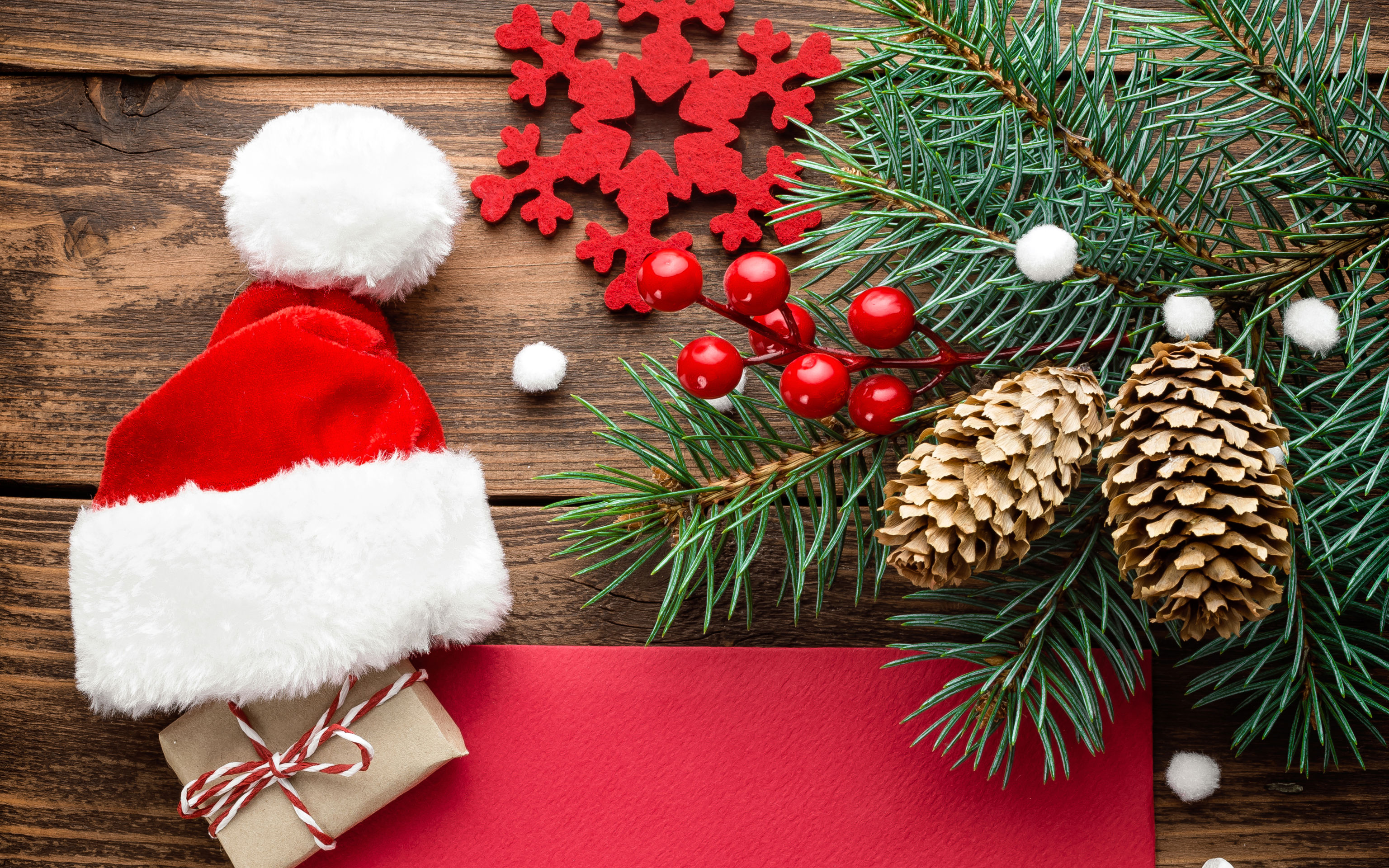 Nissehue og julepynt