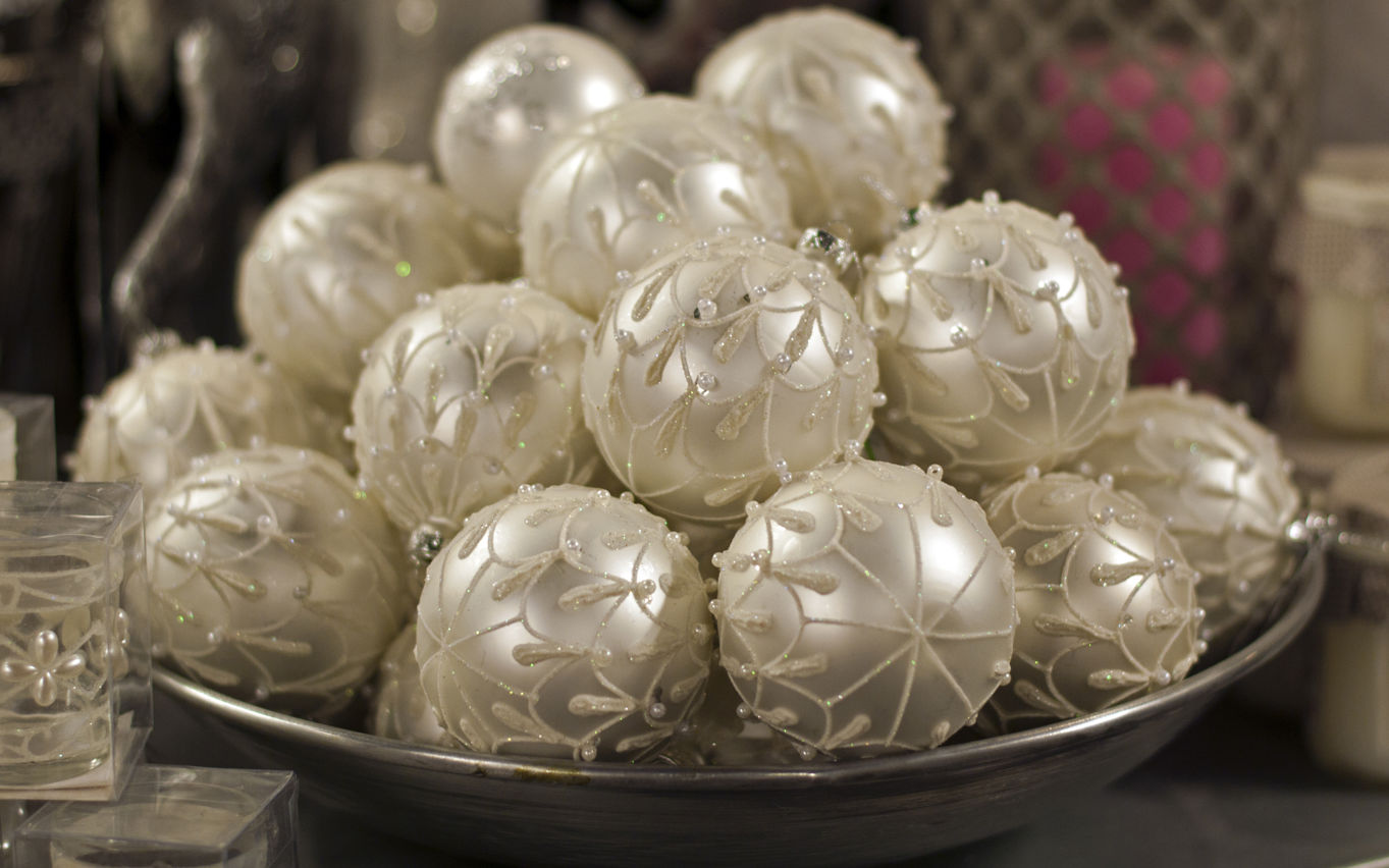 Julekugler med perler og glimmer