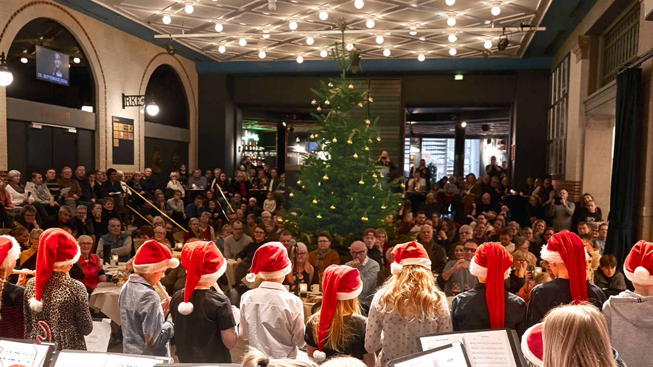 Værkets juletræ tændes