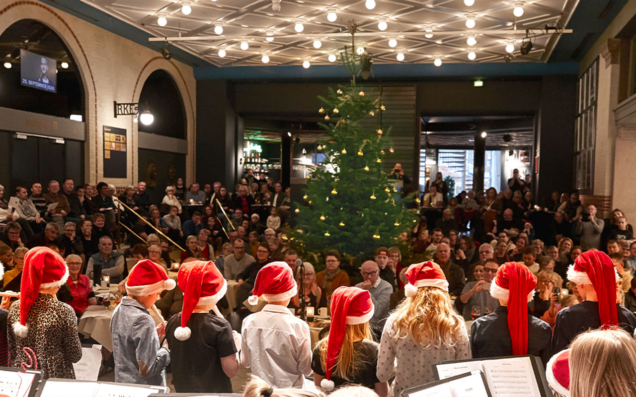 Værkets juletræ tændes