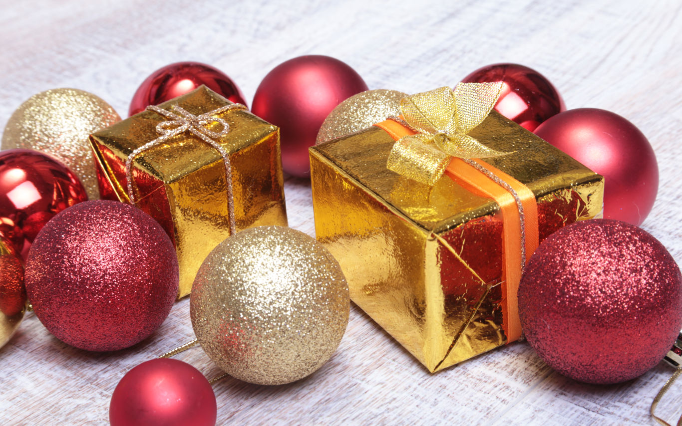 Julekugler og gaver