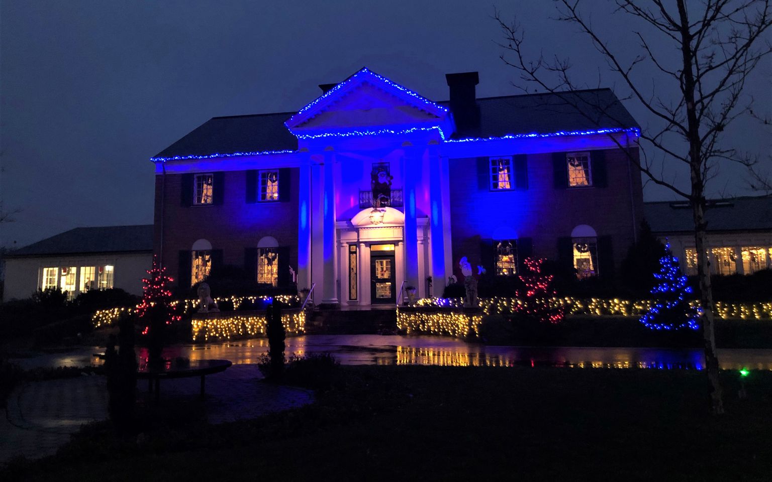 Memphis Mansion med julelys