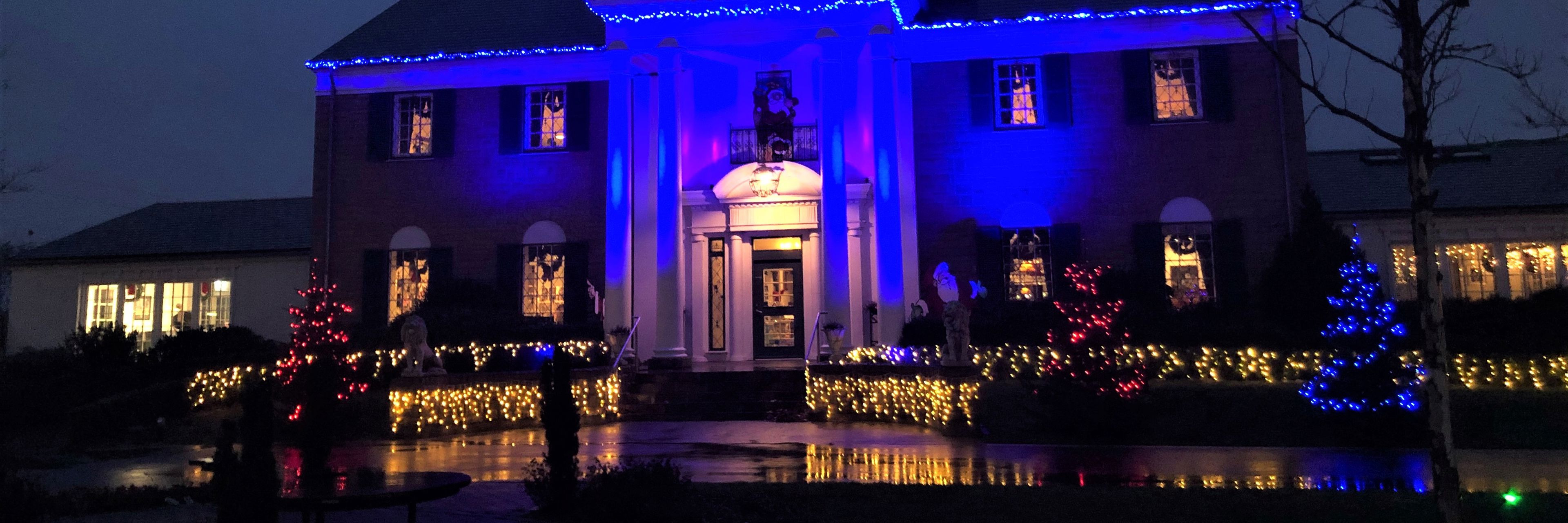 Memphis Mansion med julelys