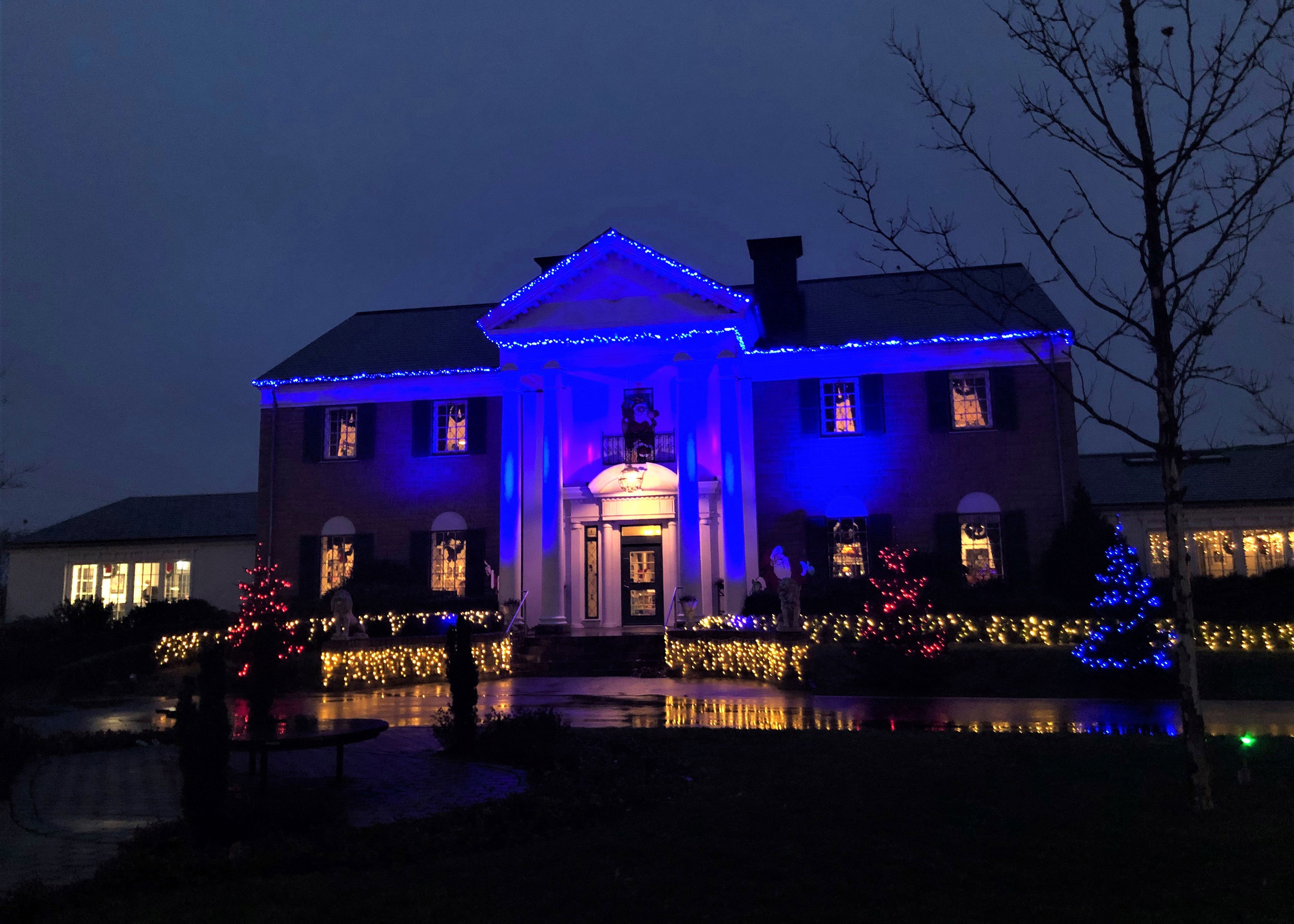 Memphis Mansion med julelys