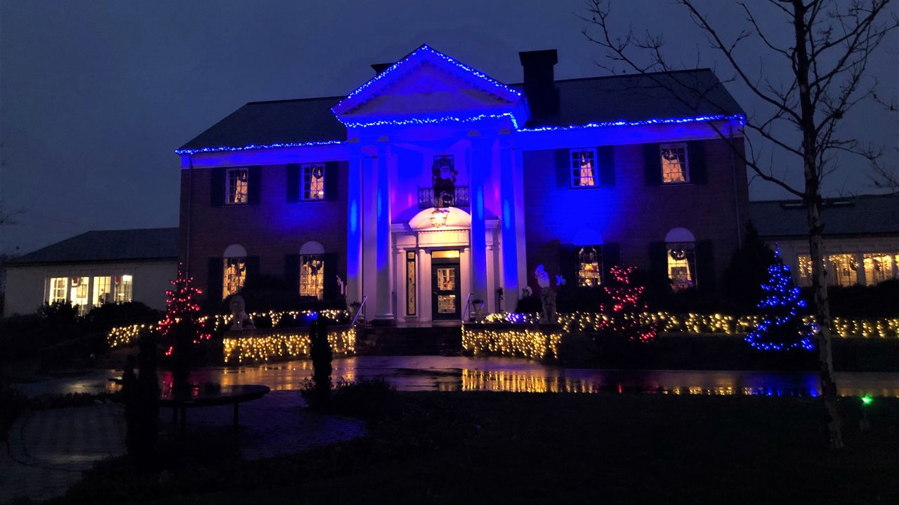 Memphis Mansion med julelys