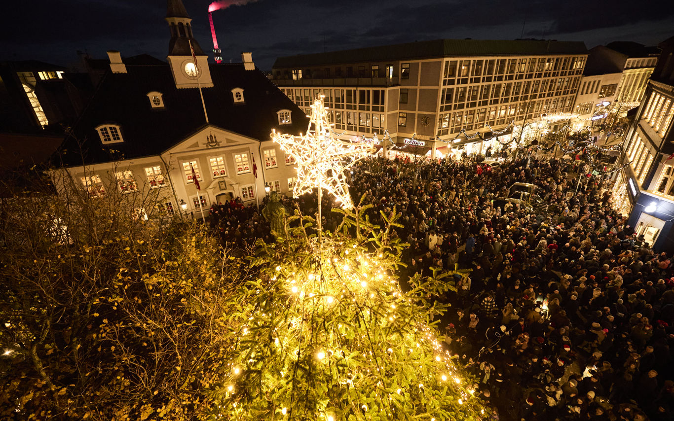 Juletræstænding på Rådhuspladsen