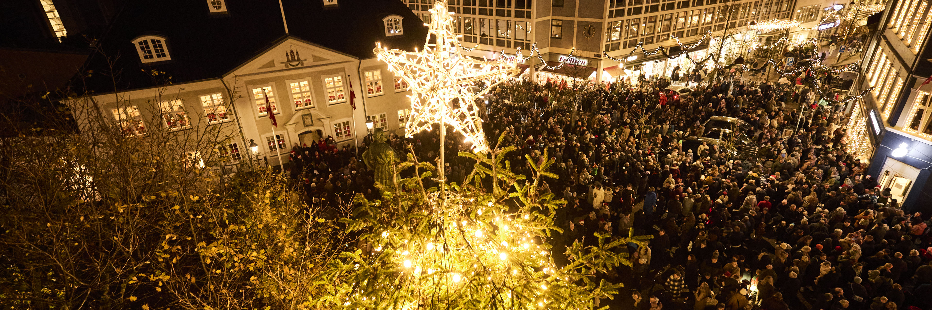 Juletræstænding på Rådhuspladsen