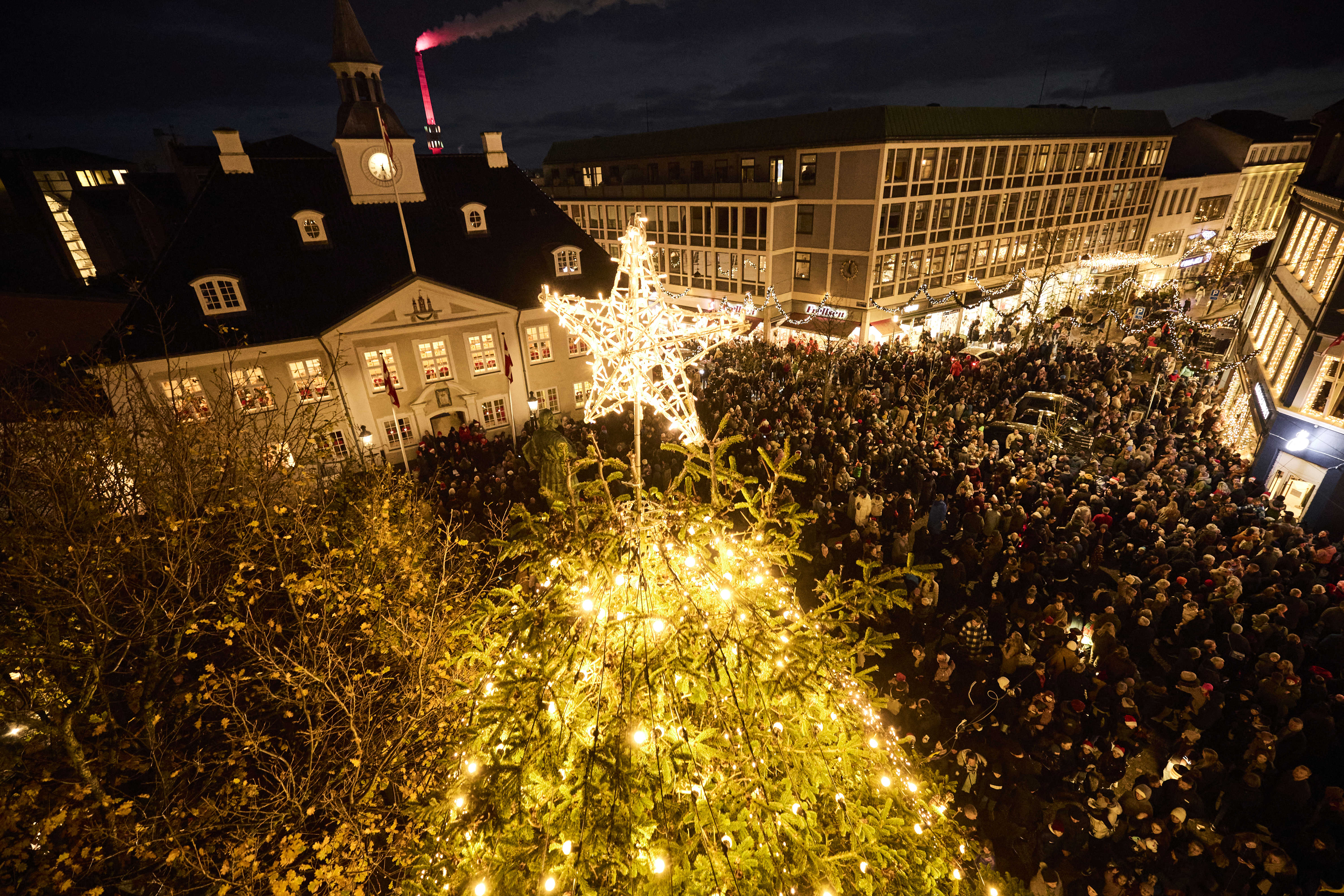 Juletræstænding på Rådhuspladsen